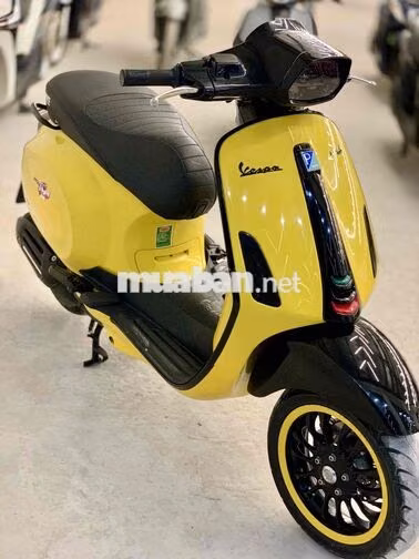 Vespa Sprint 125 ABS 2021 Vàng Đen Chính Chủ