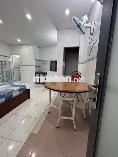 Phòng gần Cộng Hoà, Hoàng Hoa Thám, VHU, VAA, chủ nhà