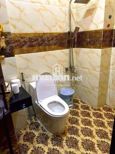 MẶT TIỀN NGANG 5M ỐP FULL KÍNH  - 7 TẦNG TRỐNG SUỐT CÓ THANG MÁY