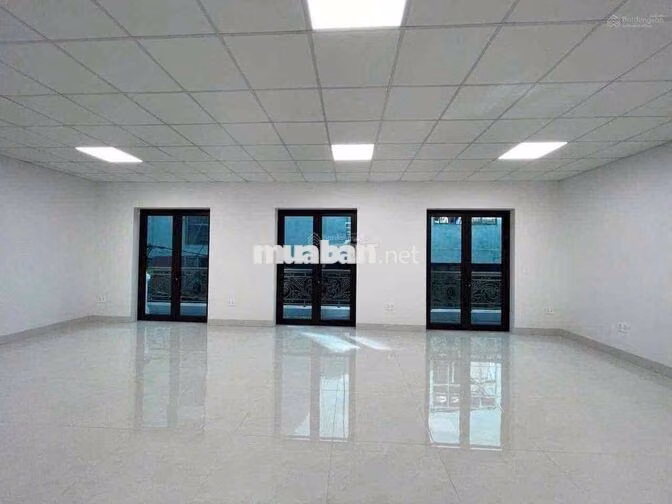 CHO THUÊ MBKD TẦNG 2 TẠI NGÔ GIA TỰ - THANG MÁY THÍCH HỢP LÀM VP, SPA