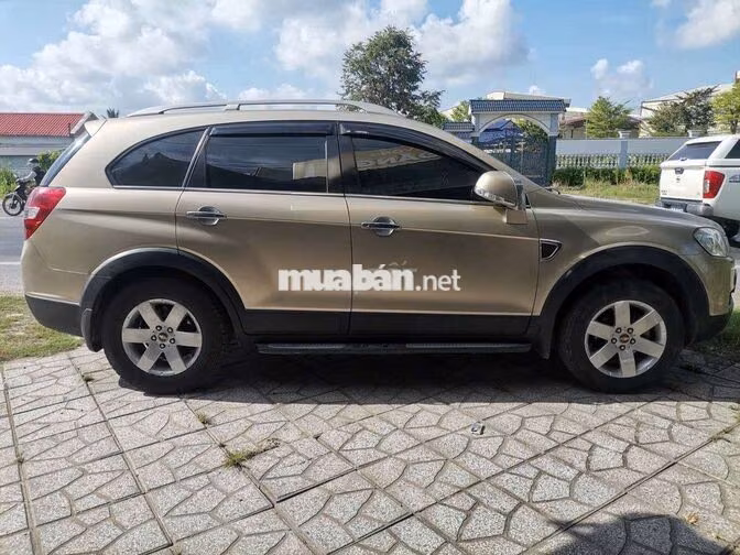 Chevrolet Captiva 7 chỗ Số tự động Xăng Vàng cát