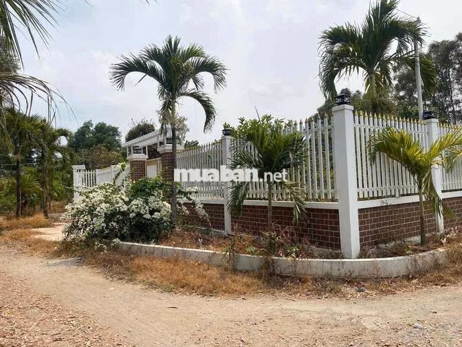 Sắp định cư sang Mỹ tho nên bán 148m2 đất thổ cư hẻm xe hơi