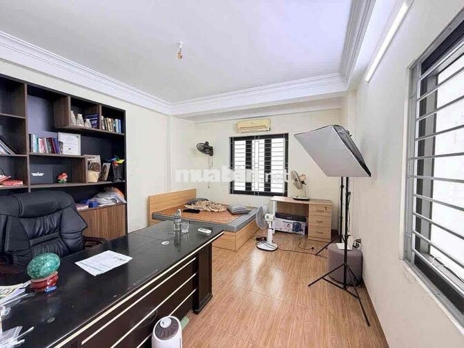 Bán chung cư phố Định Công 66m T2 giá 5 tỷ sổ CC có TL full nội thất 2