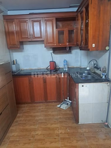 Nhà tập thể ngõ 120 Hoàng Quốc Viêt, dt 80m2 gồm 2 ngủ, 1 khách, 1 bếp