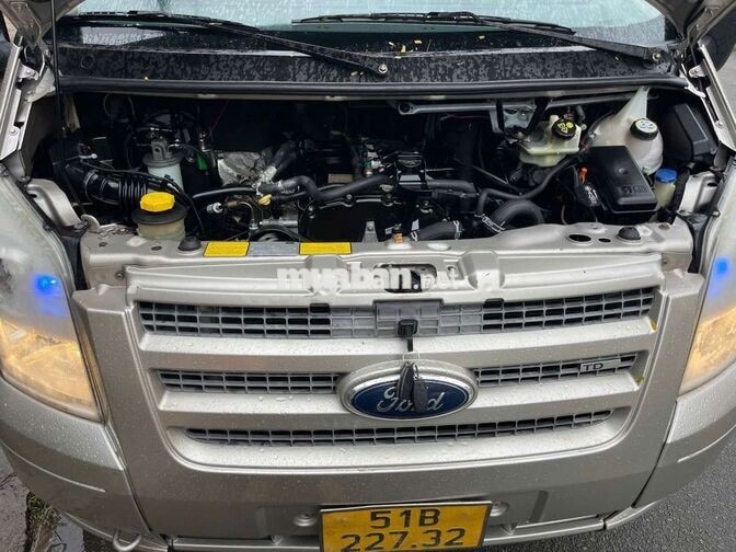 Ford Transit 16 chỗ Vàng cát 2011