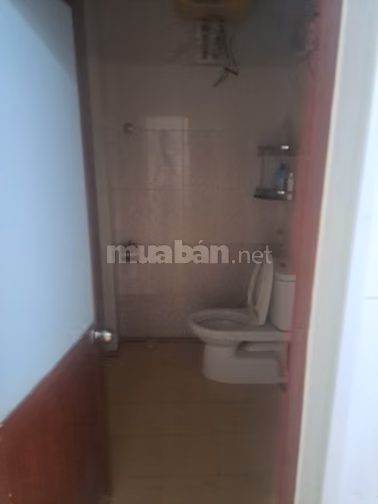 Nhà tập thể ngõ 120 Hoàng Quốc Viêt, dt 80m2 gồm 2 ngủ, 1 khách, 1 bếp