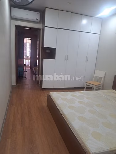 Nhà tập thể ngõ 120 Hoàng Quốc Viêt, dt 80m2 gồm 2 ngủ, 1 khách, 1 bếp
