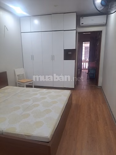 Nhà tập thể ngõ 120 Hoàng Quốc Viêt, dt 80m2 gồm 2 ngủ, 1 khách, 1 bếp