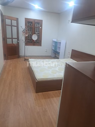 Nhà tập thể ngõ 120 Hoàng Quốc Viêt, dt 80m2 gồm 2 ngủ, 1 khách, 1 bếp