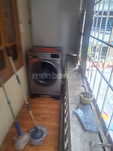 Nhà tập thể ngõ 120 Hoàng Quốc Viêt, dt 80m2 gồm 2 ngủ, 1 khách, 1 bếp