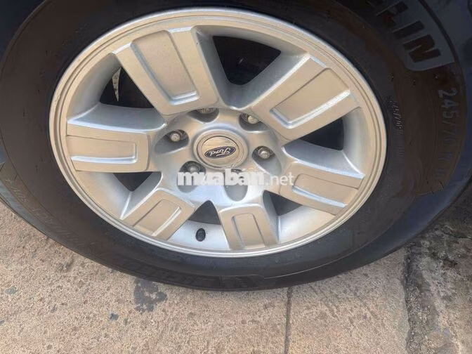 Ford Everest 2008 1 cầu máy dầu đen