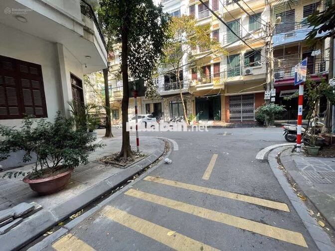 Cho thuê nhà ngõ 125 Trung Kính,  Diện tích 55m2 x 6 tầng có Thang Máy