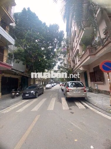 Cho thuê nhà ngõ 125 Trung Kính,  Diện tích 55m2 x 6 tầng có Thang Máy