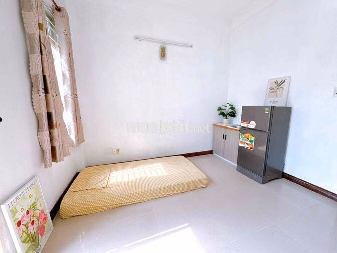 STUDIO BAN CÔNG ĐÓN NẮNG SIÊU XINH GẦN UFM