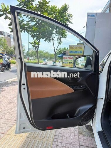 Toyota Innova 2.0E Số sàn - Màu trắng - 62000Km