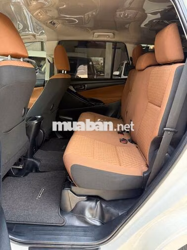 Toyota Innova 2.0E Số sàn - Màu trắng - 62000Km