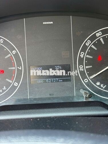 Toyota Innova 2.0E Số sàn - Màu trắng - 62000Km