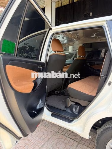Toyota Innova 2.0E Số sàn - Màu trắng - 62000Km