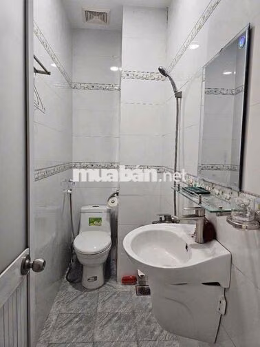 CHO THUÊ NHÀ HẺM XE HƠI. 1 TRỆT 1 LỬNG 3 LẦU, DT 4×15 CÓ 4PN