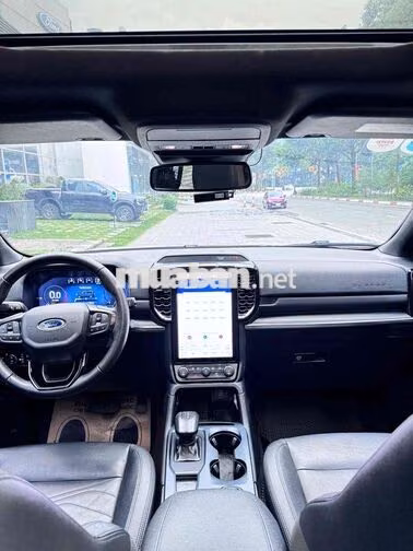 Ford Everest 2 cầu 2024