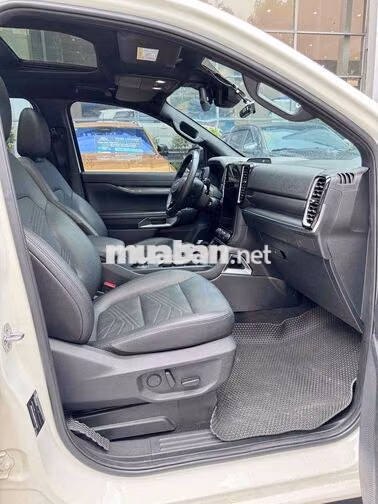 Ford Everest 2 cầu 2024