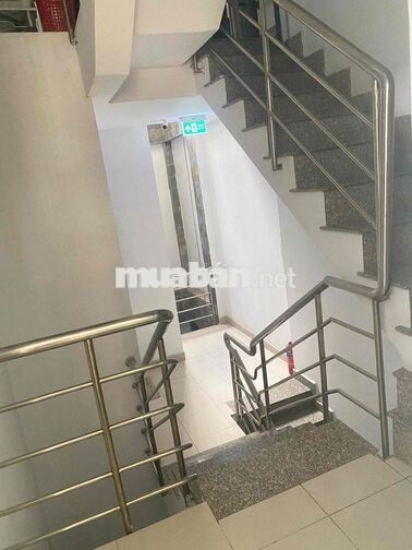 Phòng ban công, tiện nghi đầy đủ gần CV Làng Hoa Gò Vấp