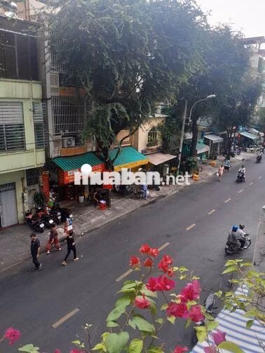 Cho thuê mặt bằng tầng trệt nhà mặt tiền đường Phan văn Trị Quận 5