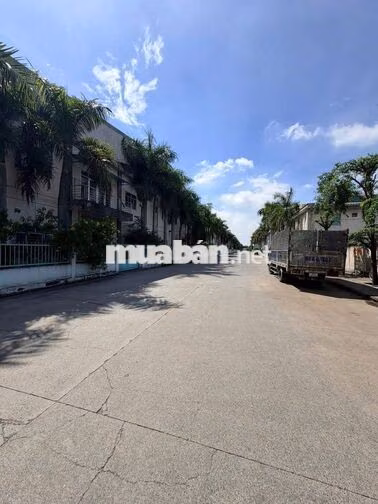 Cho thuê kho Xưởng đẹp 3.5 usd ,4.000m mặt tiền KCN Hải Sơn, Đức Hoà