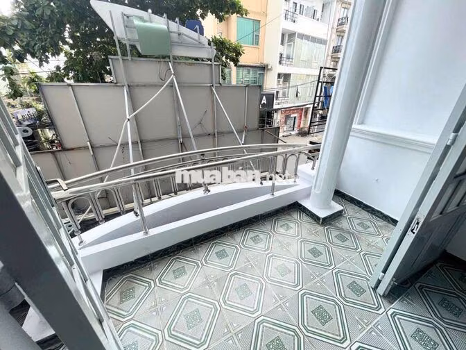 Phòng gác thoáng mát gần công viên Làng Hoa 