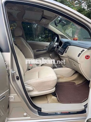 Toyota Innova 2015 Số sàn Vàng cát