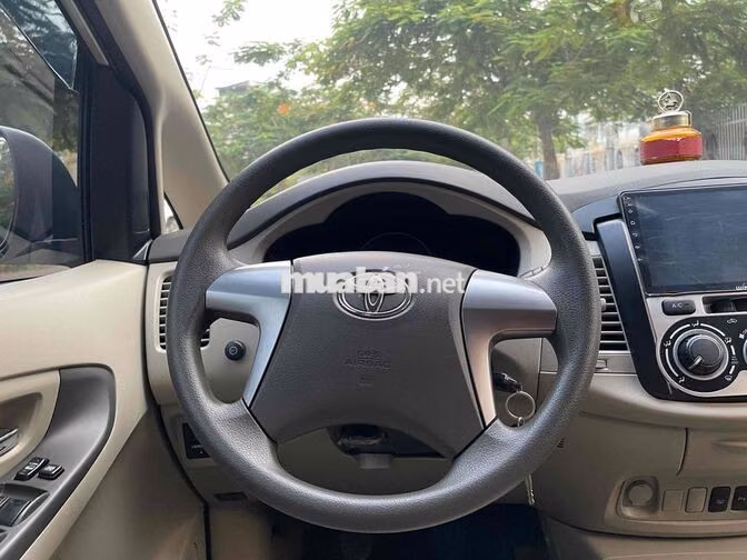 Toyota Innova 2015 Số sàn Vàng cát