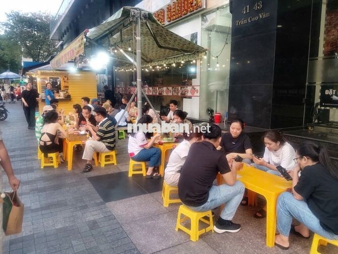 TUYỂN NỮ NHÂN VIÊN BÁN BÁNH MÌ QUẬN 3