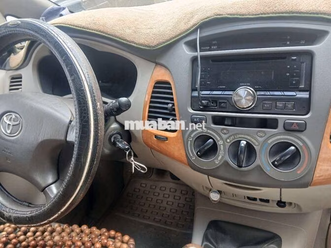 Toyota Innova G 7 chỗ Bạc