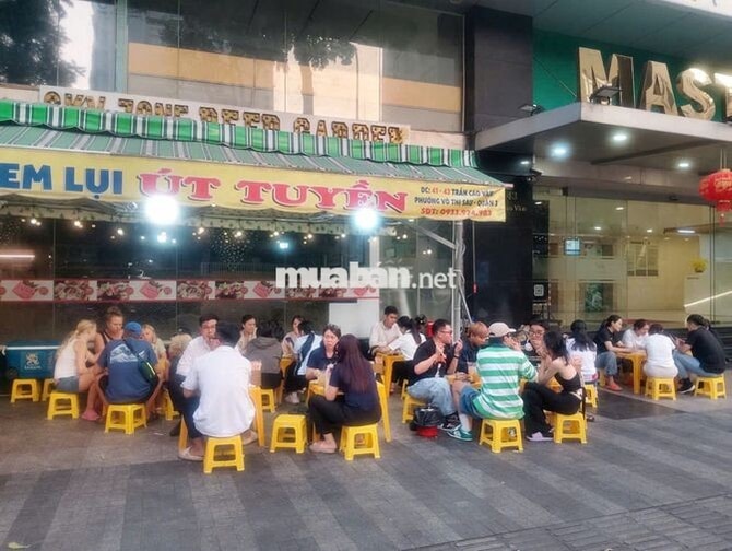 TUYỂN NỮ NHÂN VIÊN BÁN BÁNH MÌ QUẬN 3