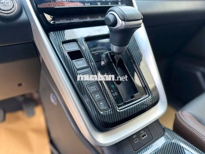 Toyota Innova Cross HEV 2024