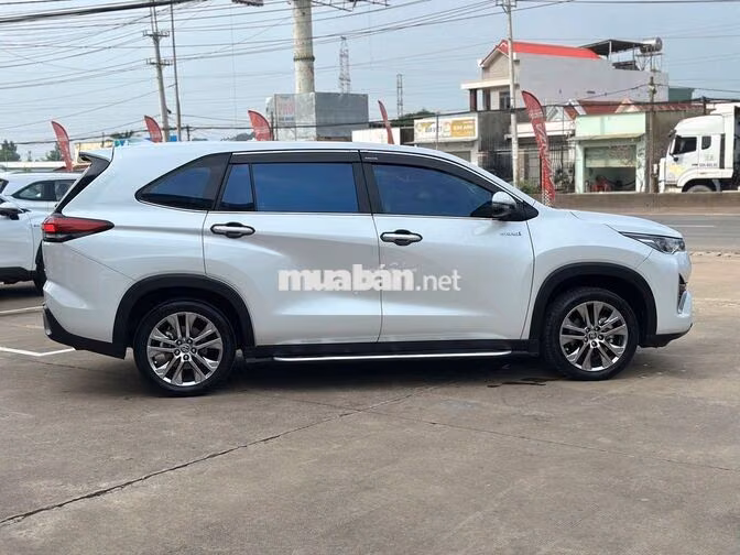 Toyota Innova Cross HEV 2024