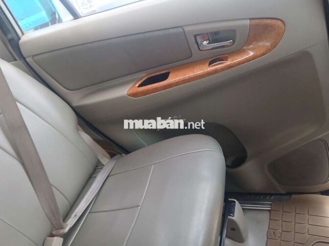 Toyota Innova G 7 chỗ Bạc