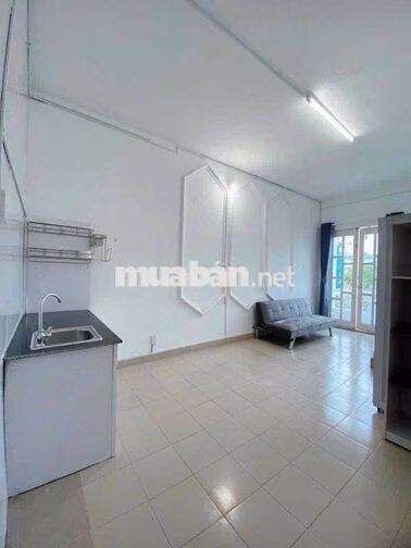 STUDIO BAN CÔNG SIÊU RỘNG TẠI TÂN BÌNH GẦN HỌC VIỆN HÀNG KHÔNG CƠ SỞ 2