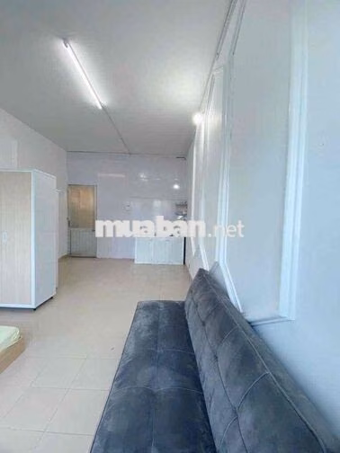 STUDIO BAN CÔNG SIÊU RỘNG TẠI TÂN BÌNH GẦN HỌC VIỆN HÀNG KHÔNG CƠ SỞ 2