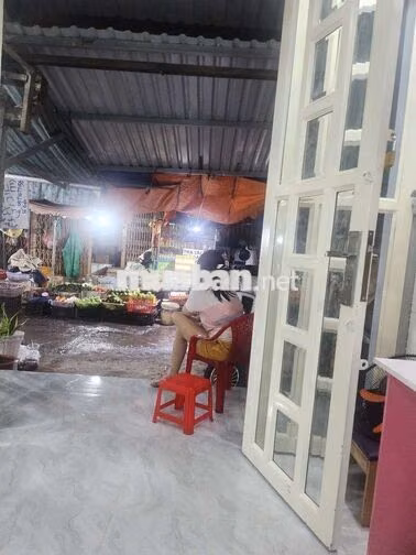 Cho thuê  hoặc bán nhà mặt tiền chợ Tân Hương