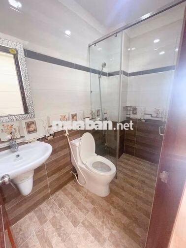 Cho thuê nhà nguyên căn, HXH 7m Tô Hiệu, DTSD 230m2, 1 PK, 1 bếp, 5PN,