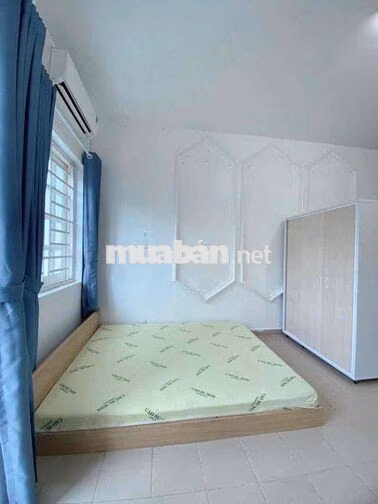 STUDIO BAN CÔNG SIÊU RỘNG TẠI TÂN BÌNH GẦN HỌC VIỆN HÀNG KHÔNG CƠ SỞ 2