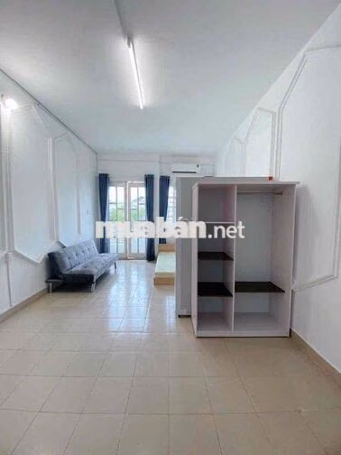 STUDIO BAN CÔNG SIÊU RỘNG TẠI TÂN BÌNH GẦN HỌC VIỆN HÀNG KHÔNG CƠ SỞ 2