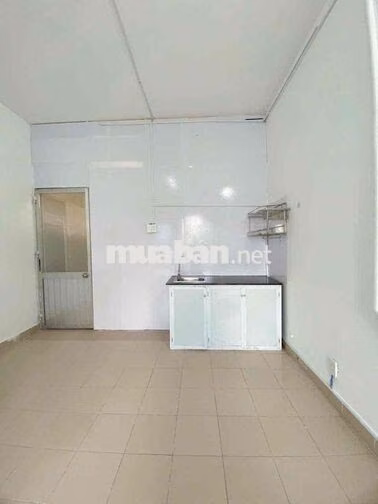 STUDIO BAN CÔNG SIÊU RỘNG TẠI TÂN BÌNH GẦN HỌC VIỆN HÀNG KHÔNG CƠ SỞ 2
