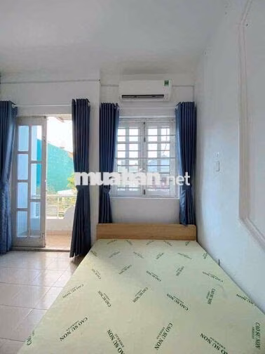 STUDIO BAN CÔNG SIÊU RỘNG TẠI TÂN BÌNH GẦN HỌC VIỆN HÀNG KHÔNG CƠ SỞ 2