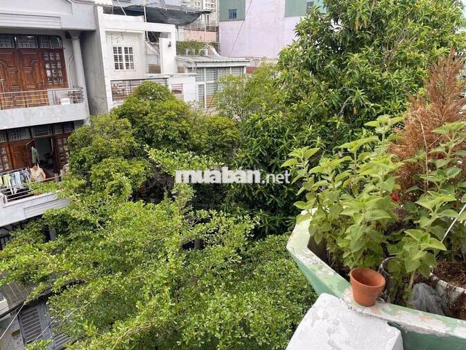STUDIO BAN CÔNG SIÊU RỘNG TẠI TÂN BÌNH GẦN HỌC VIỆN HÀNG KHÔNG CƠ SỞ 2