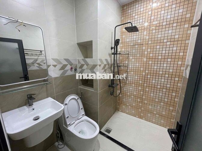 KTX sinh viên IUH cách trường 5' đi bộ