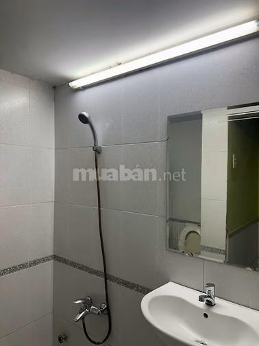 Cho thuê tầng trệt nhà số 111 Phan Văn Hân, P.Gia Định, 3,5x8m, 10tr/t