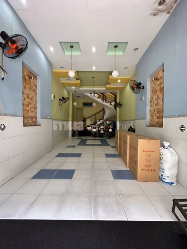 Cho thuê tầng trệt nhà số 111 Phan Văn Hân, P.Gia Định, 3,5x8m, 10tr/t