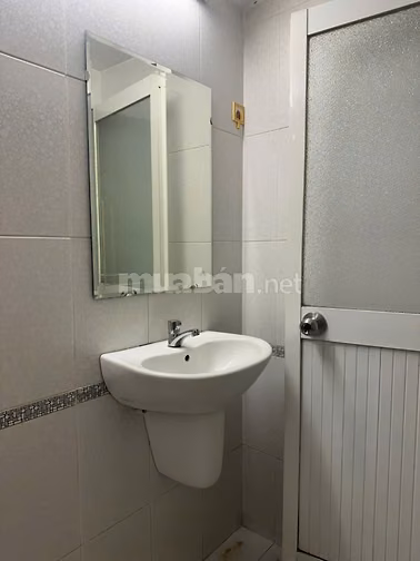 Cho thuê tầng trệt nhà số 111 Phan Văn Hân, P.Gia Định, 3,5x8m, 10tr/t